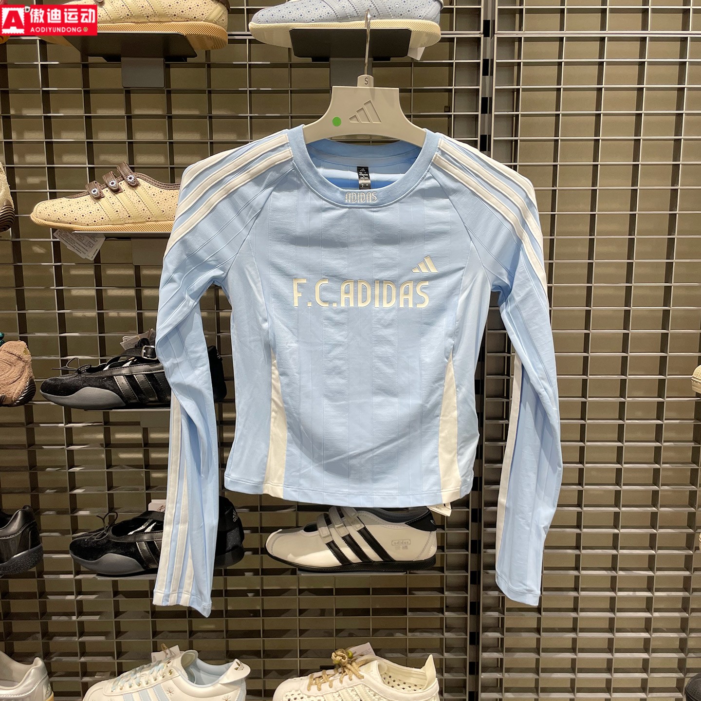 阿迪达斯女装2026秋新款经典三条纹球衣风修身休闲长袖T恤 KZ4170