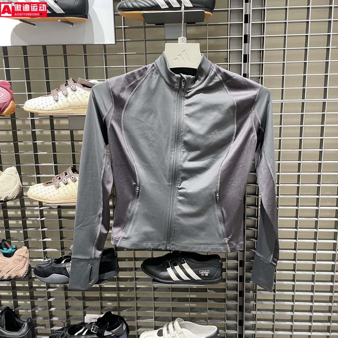 阿迪达斯女子2026新款速干半高领显瘦健身运动夹克短款外套KQ8397