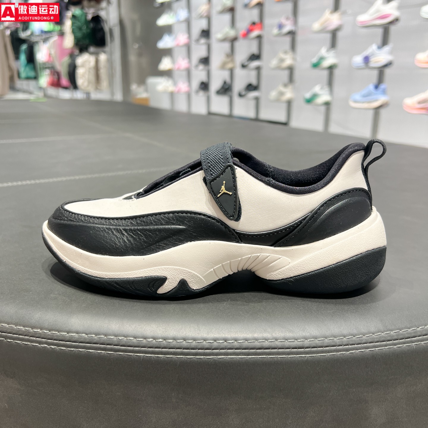 耐克女子2026秋款Jordan Pointe可拆卸系带绸缎运动鞋 IB8597-003