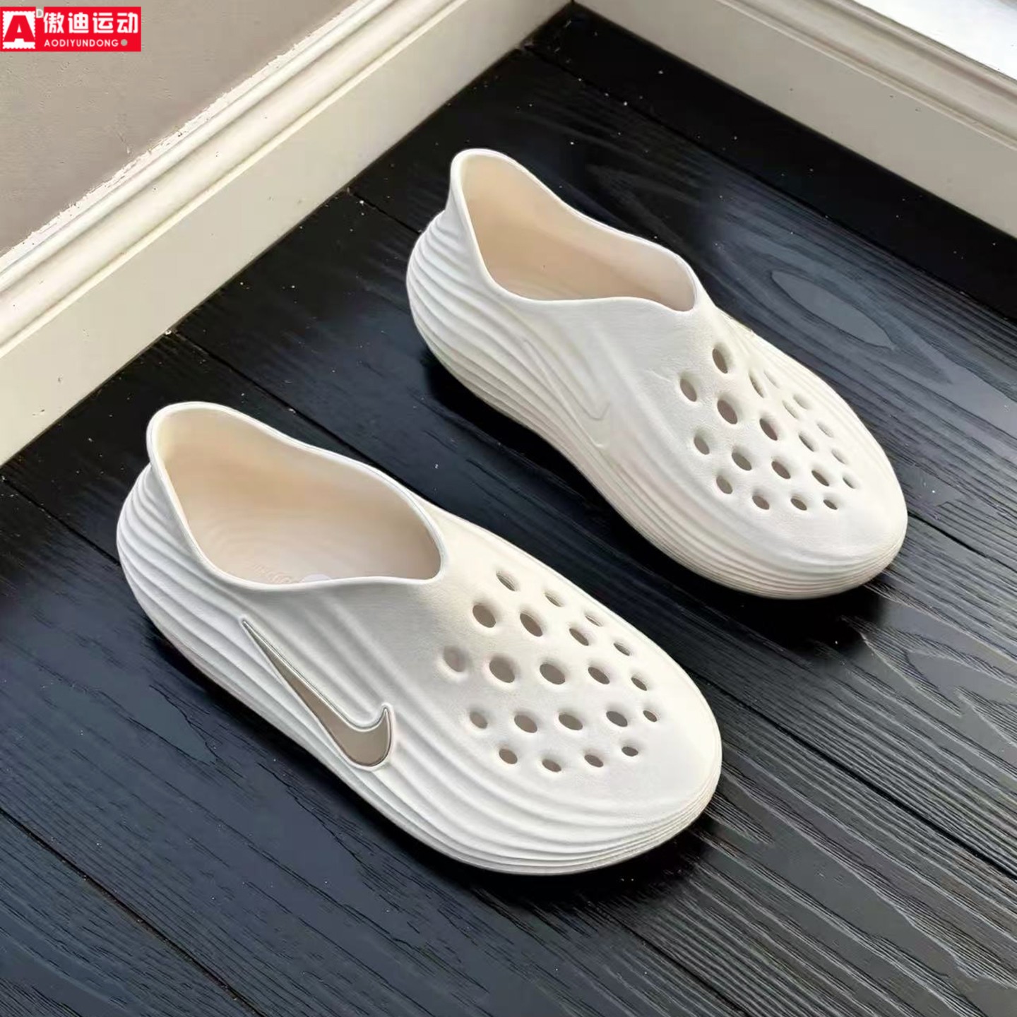 耐克Nike女鞋一脚蹬凉鞋洞洞鞋