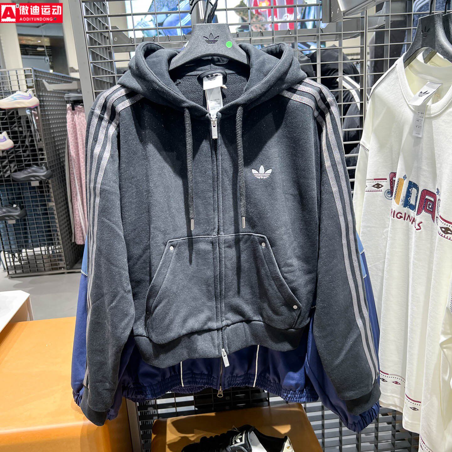 阿迪达斯三叶草女装2026冬款毛圈保暖印花夹克休闲连帽外套KX4911
