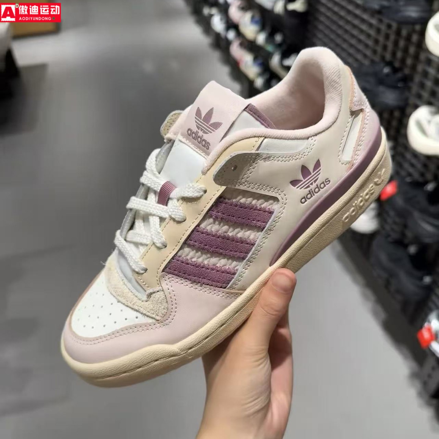 阿迪达斯三叶草中性鞋2026冬新款FORUM LOW篮球风休闲板鞋 LA3801