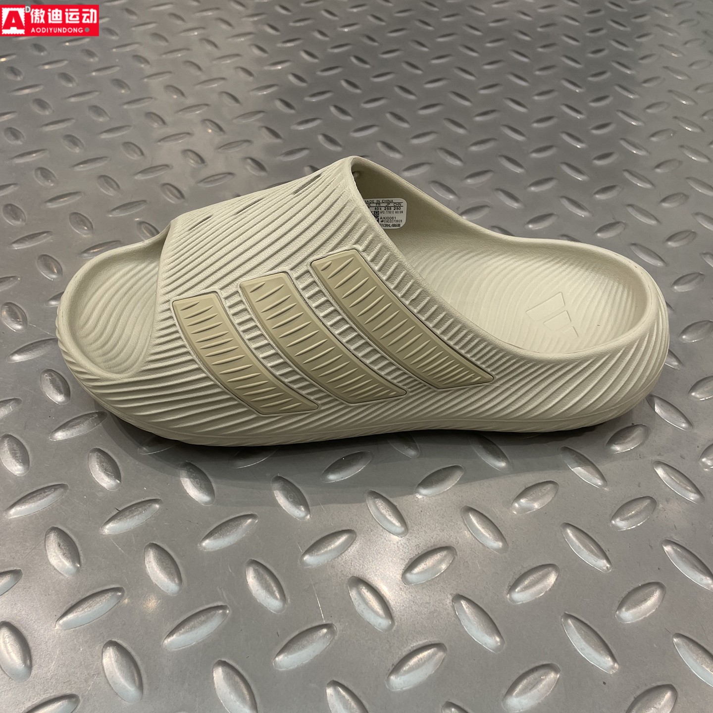 阿迪达斯Adidas男女鞋2026夏季新款户外外穿拖鞋休闲沙滩鞋KI0061 - 实物图