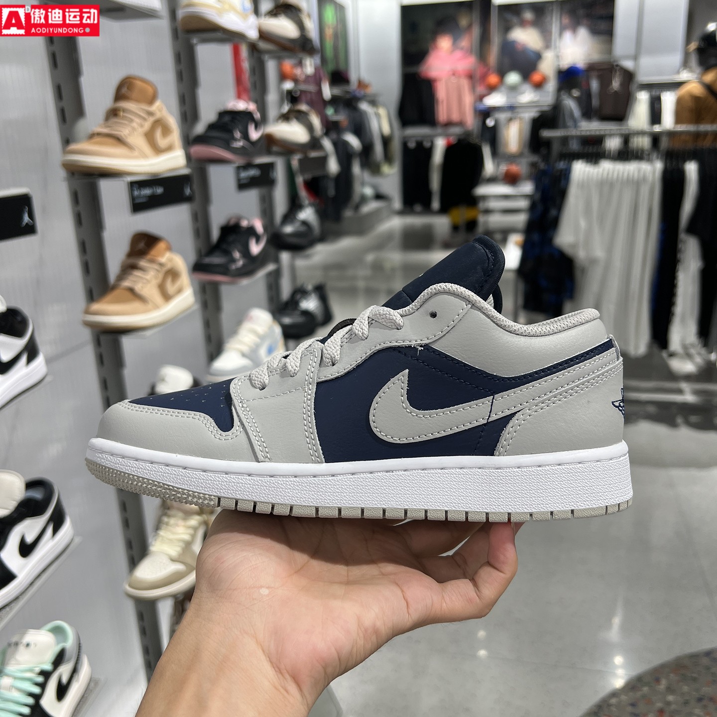 耐克大童鞋2026冬款Air Jordan 1低帮篮球耐磨休闲板鞋553560-058