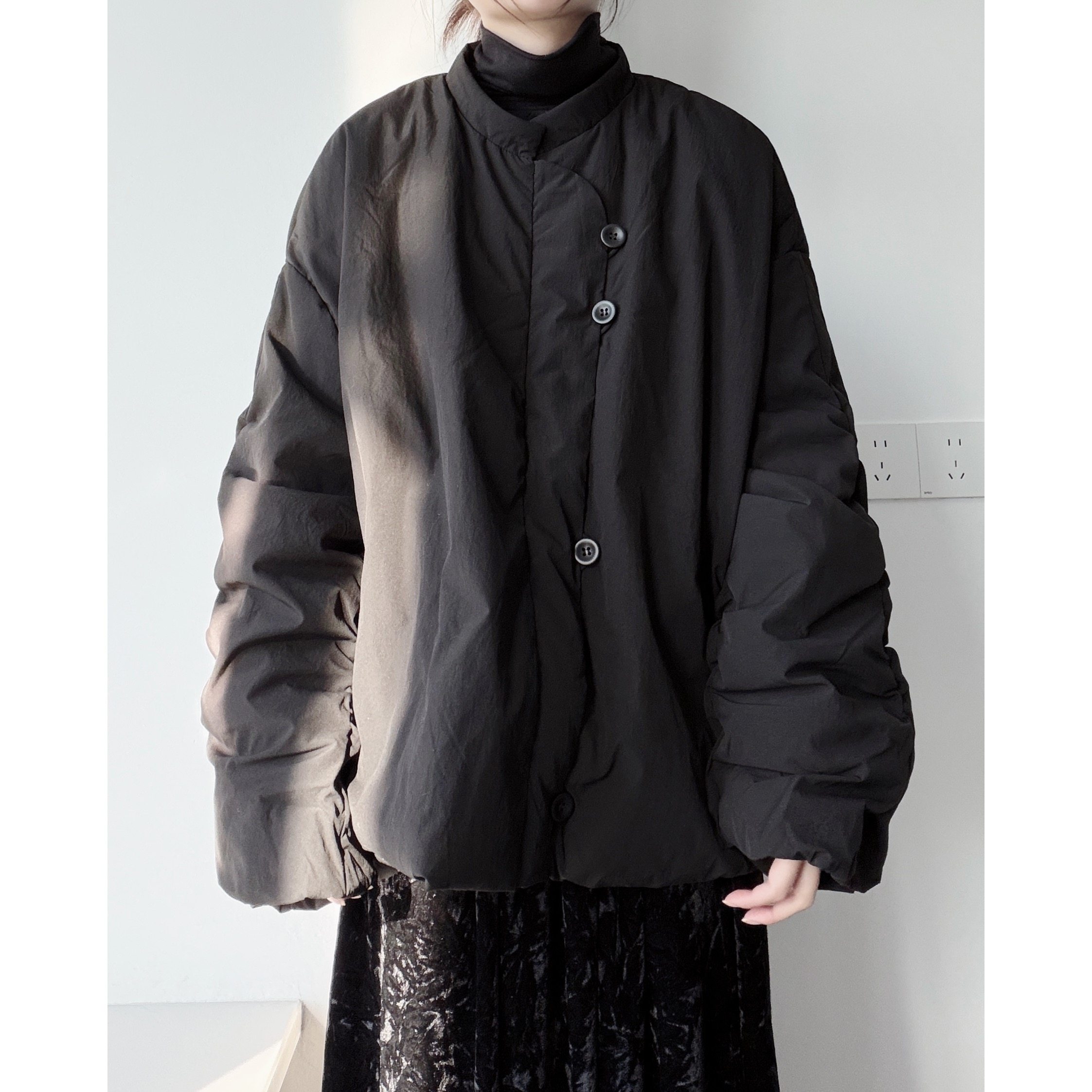 浮木兮/小众设计斜襟纽扣羽绒服轻薄黑色宽松堆堆袖90白鸭绒外套