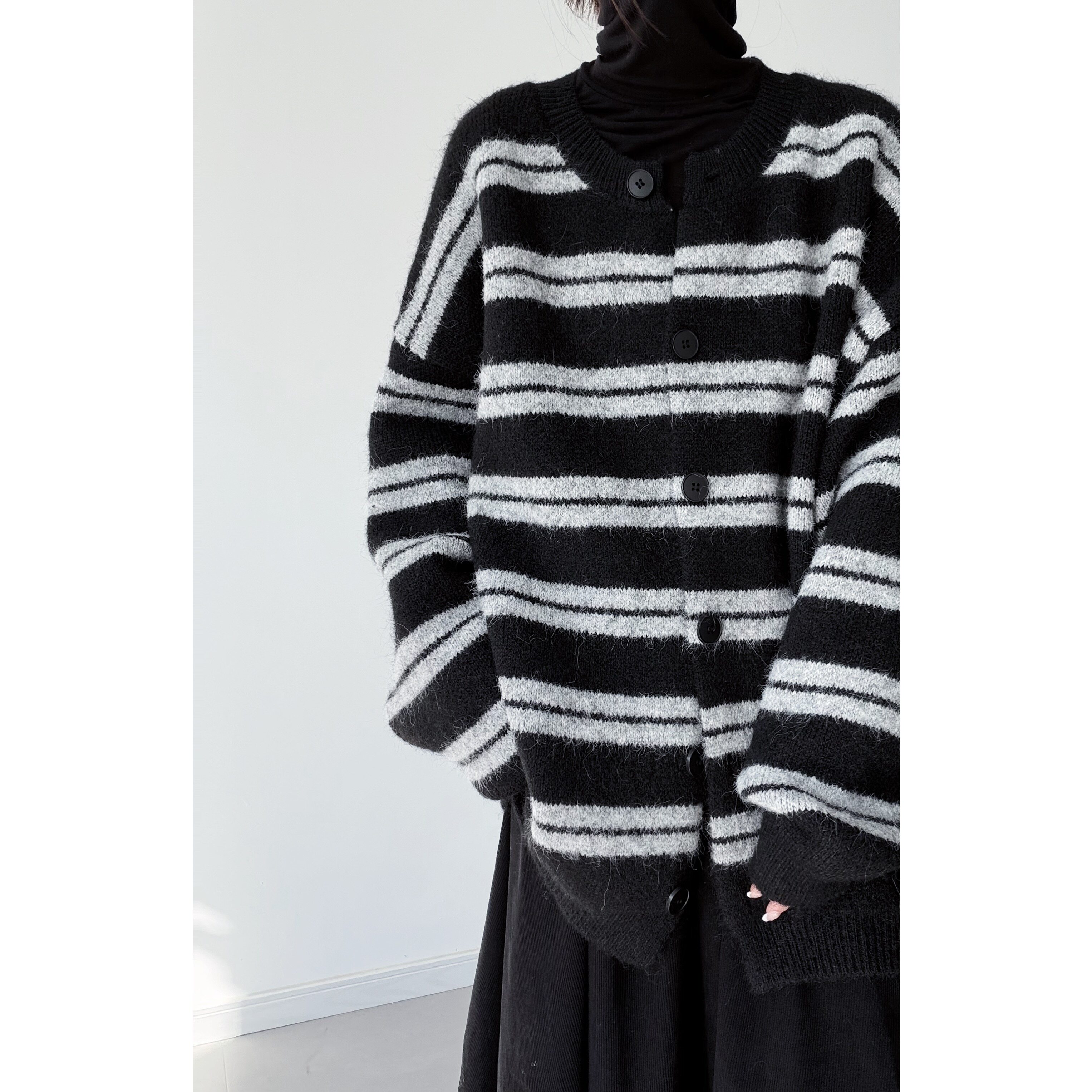 浮木兮/小众设计感加厚保暖黑条纹圆领毛衣慵懒风宽松针织外套