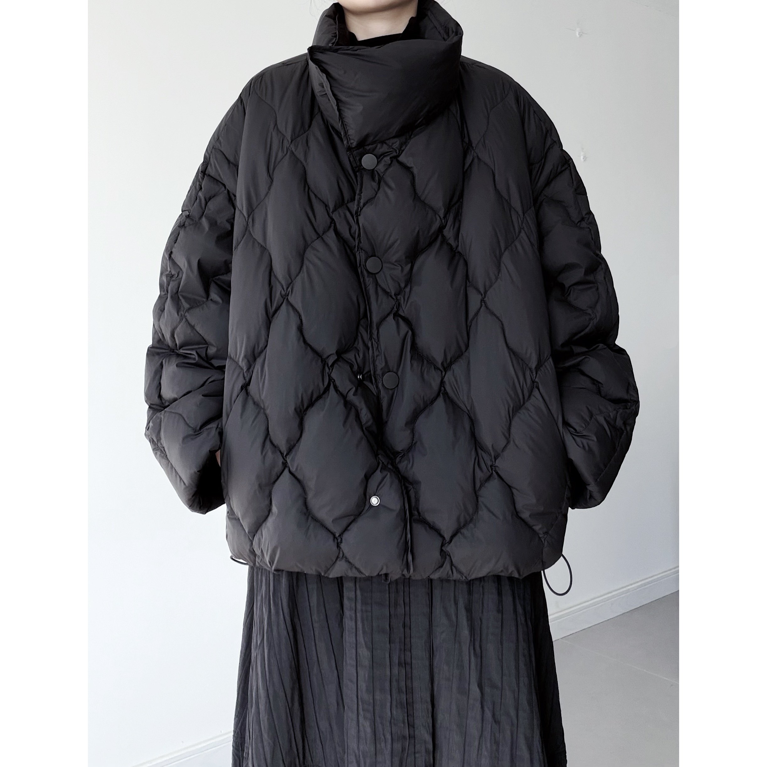 浮木兮/设计感几何绗线90白鸭绒羽绒服黑色立领加厚保暖泡芙外套