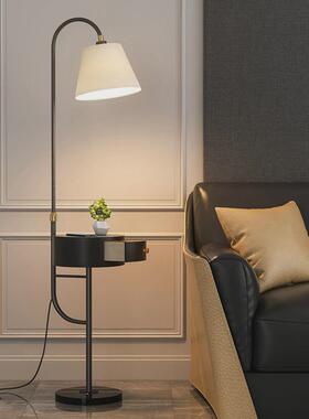 精选北欧客厅落地灯卧室UtSB充电简约轻奢网红沙发边茶几置物立式
