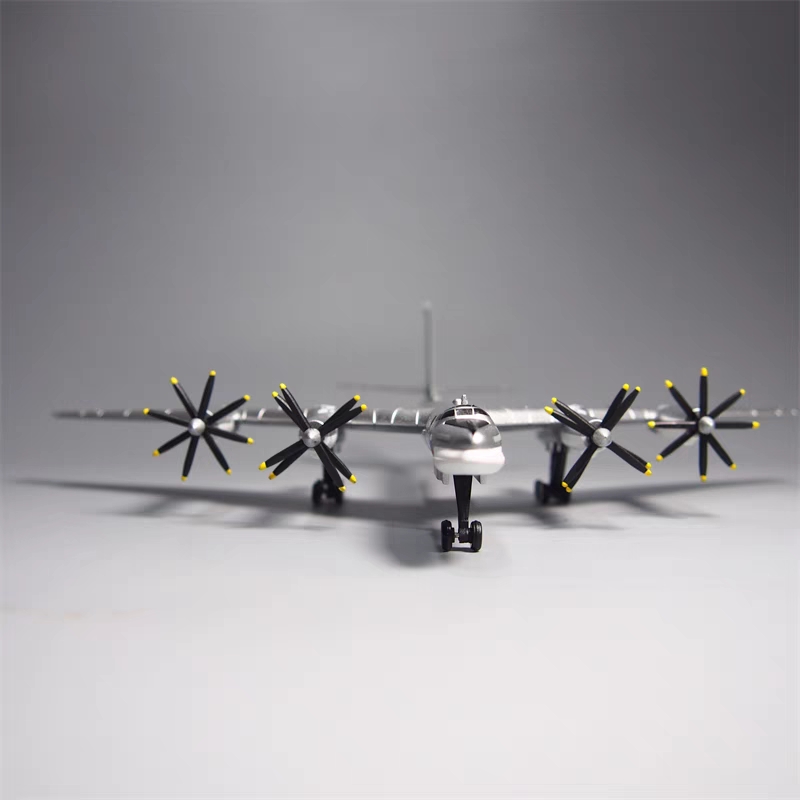 精选图95战略轰炸机1:200仿真合金飞机模型摆件TU9W5熊俄罗斯收藏