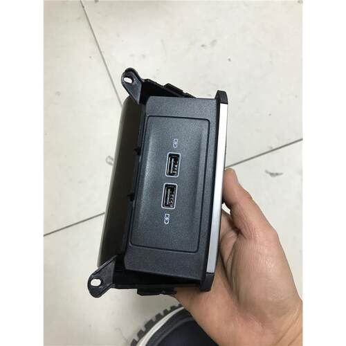 用C迈腾B8PA后出风口电源