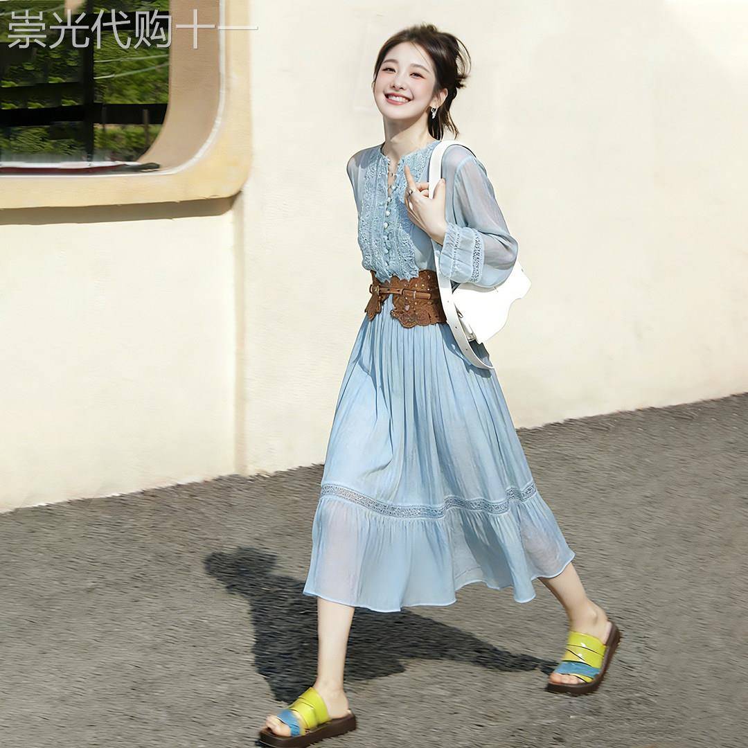 蓝色长袖蕾丝衬衫连衣裙女2026春季新款今年流行的漂亮收腰长裙子