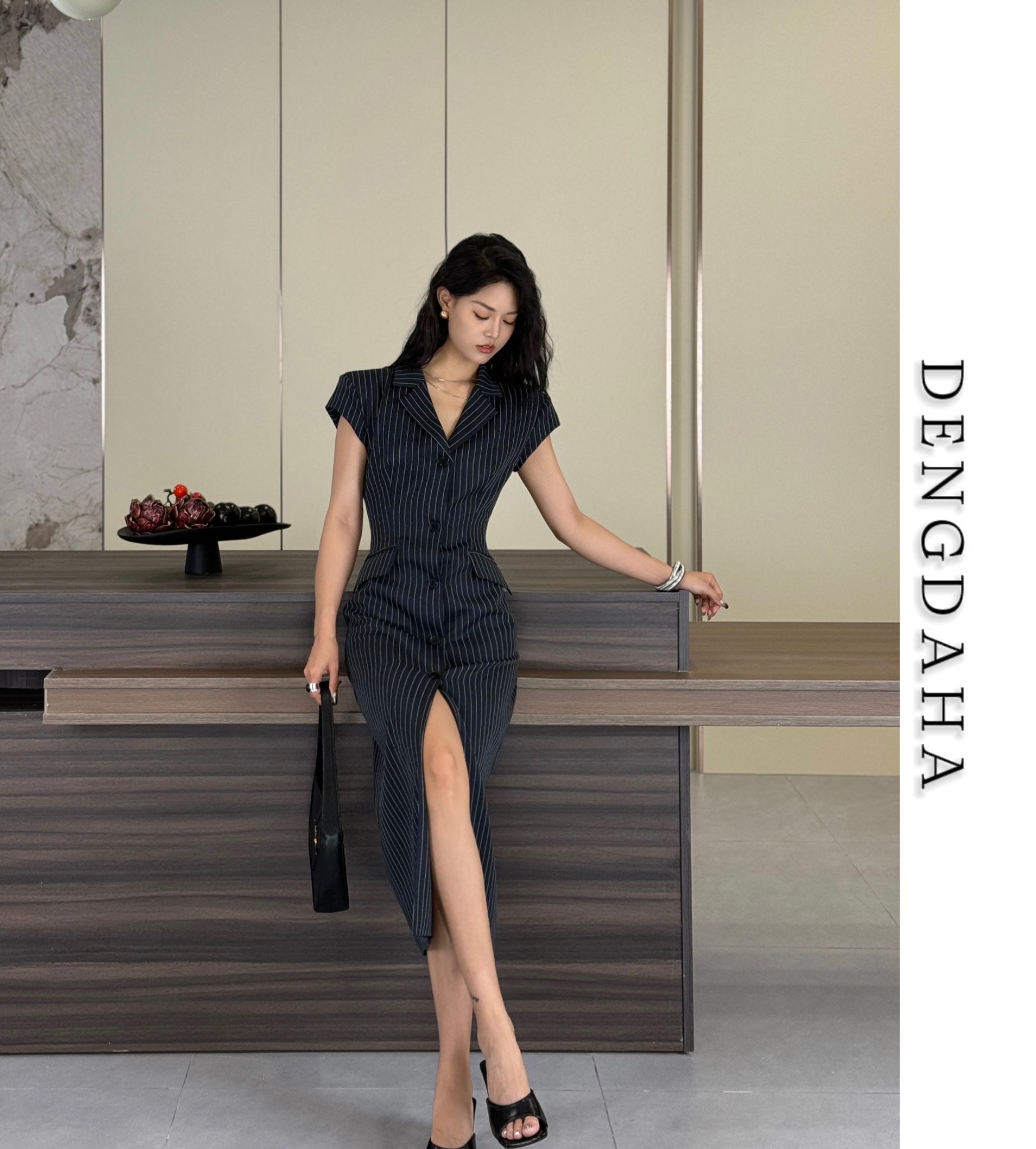 「金秘书」2024新款轻奢收腰竖条纹气质连衣裙hbzc622034 nnassa