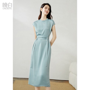 晚白时尚 系带收腰缎面丝滑高腰直筒连衣裙 简约立领裙子2026春新款