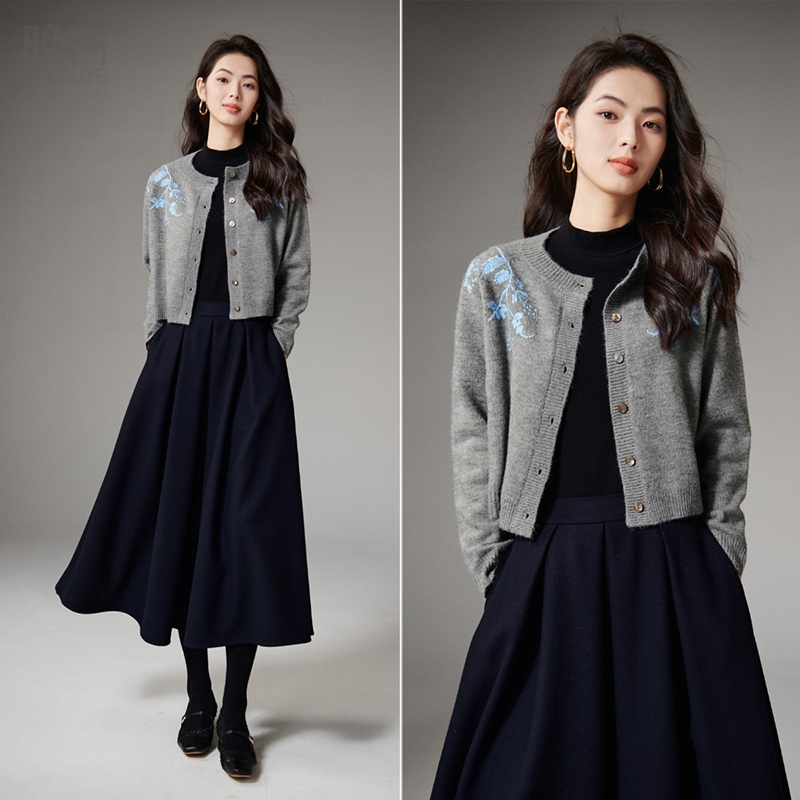 晚白高弹修身印花针织开衫