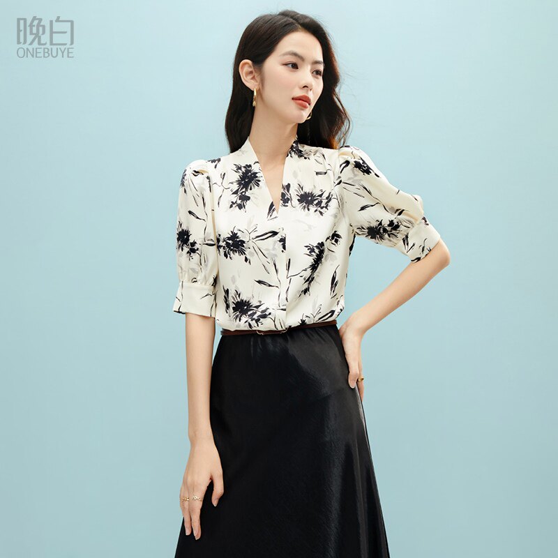 晚白简约V领印花通勤衬衫