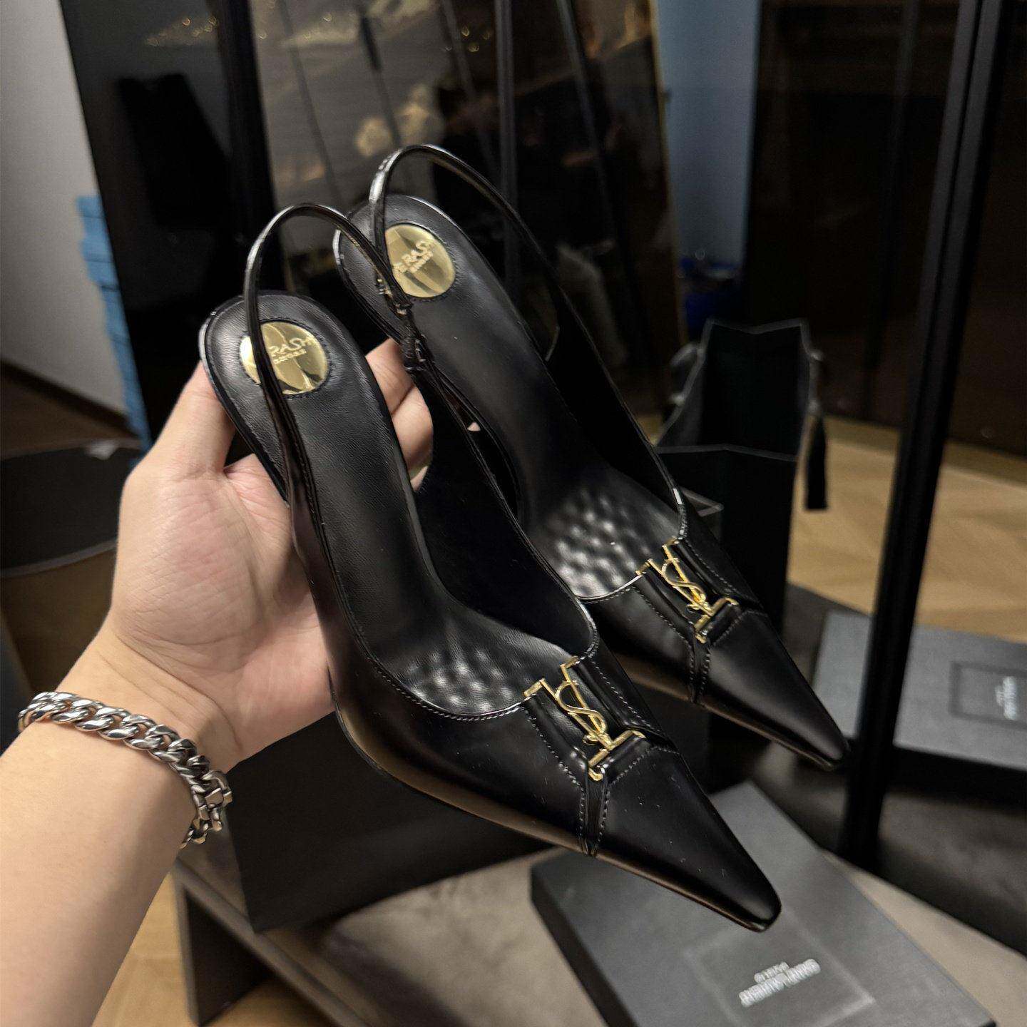 香港真皮黑色尖头细高跟鞋女2026春夏新款配裙子单鞋浅口后空凉鞋