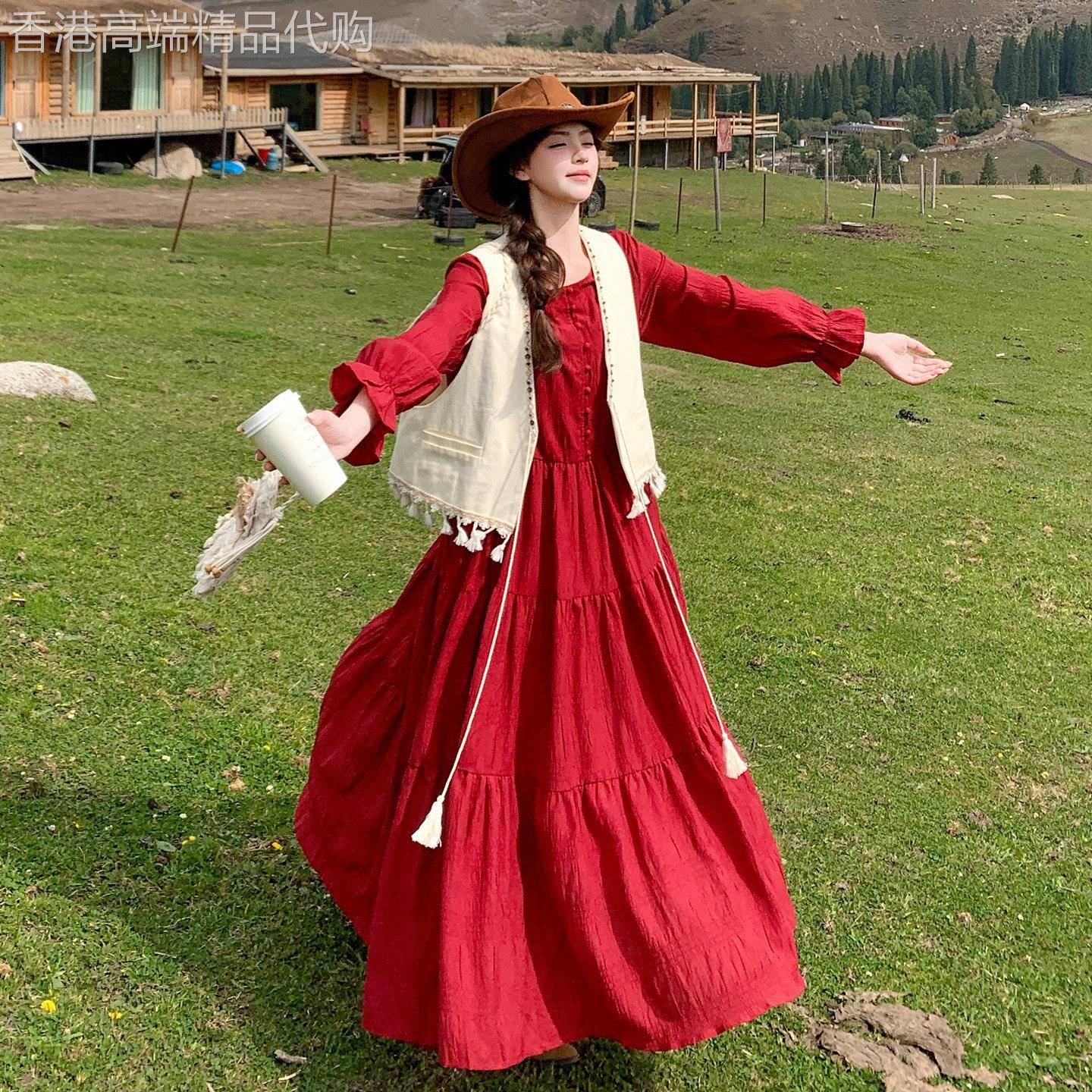 红色连衣裙女2026春季新款法式气质旅游穿搭流苏马甲漂亮裙子套装