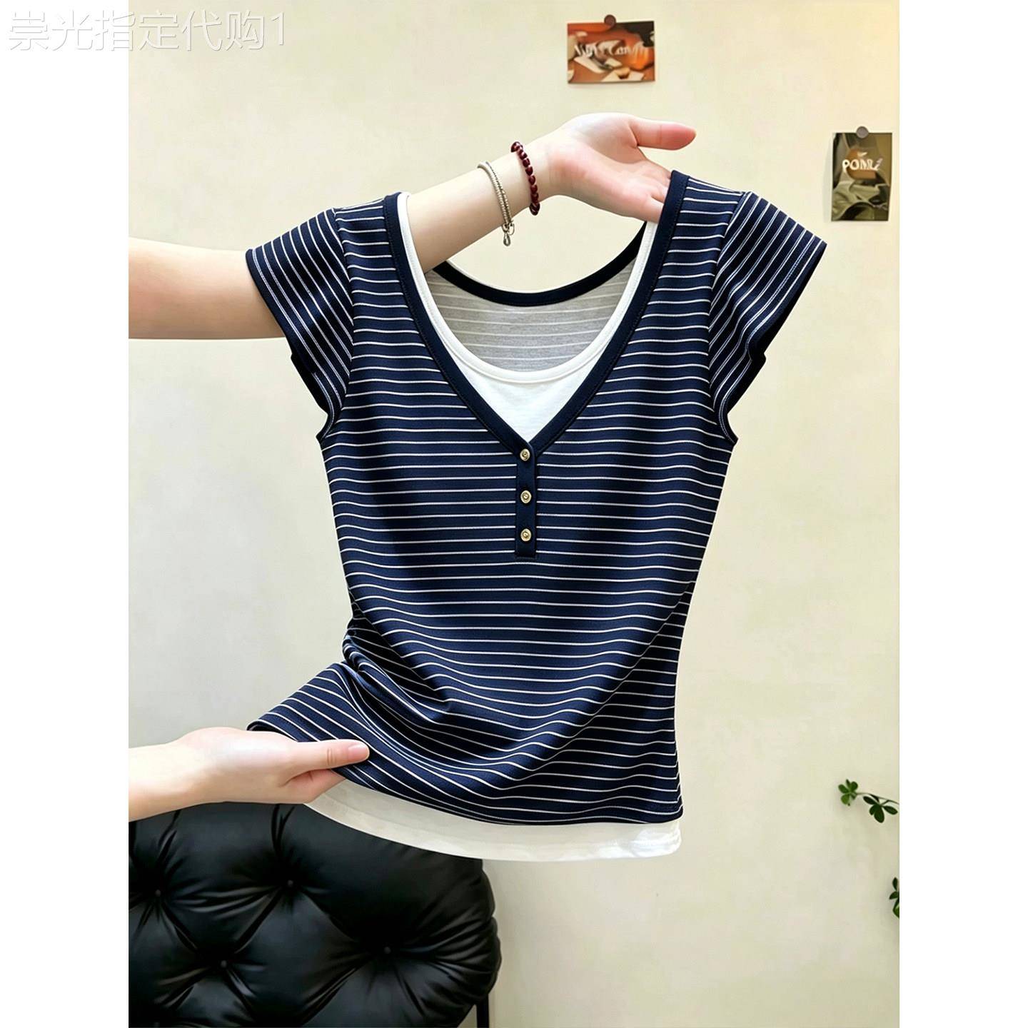 法式V领荷叶袖T恤女夏新款薄款时尚设计感撞色假两件修身减龄上衣