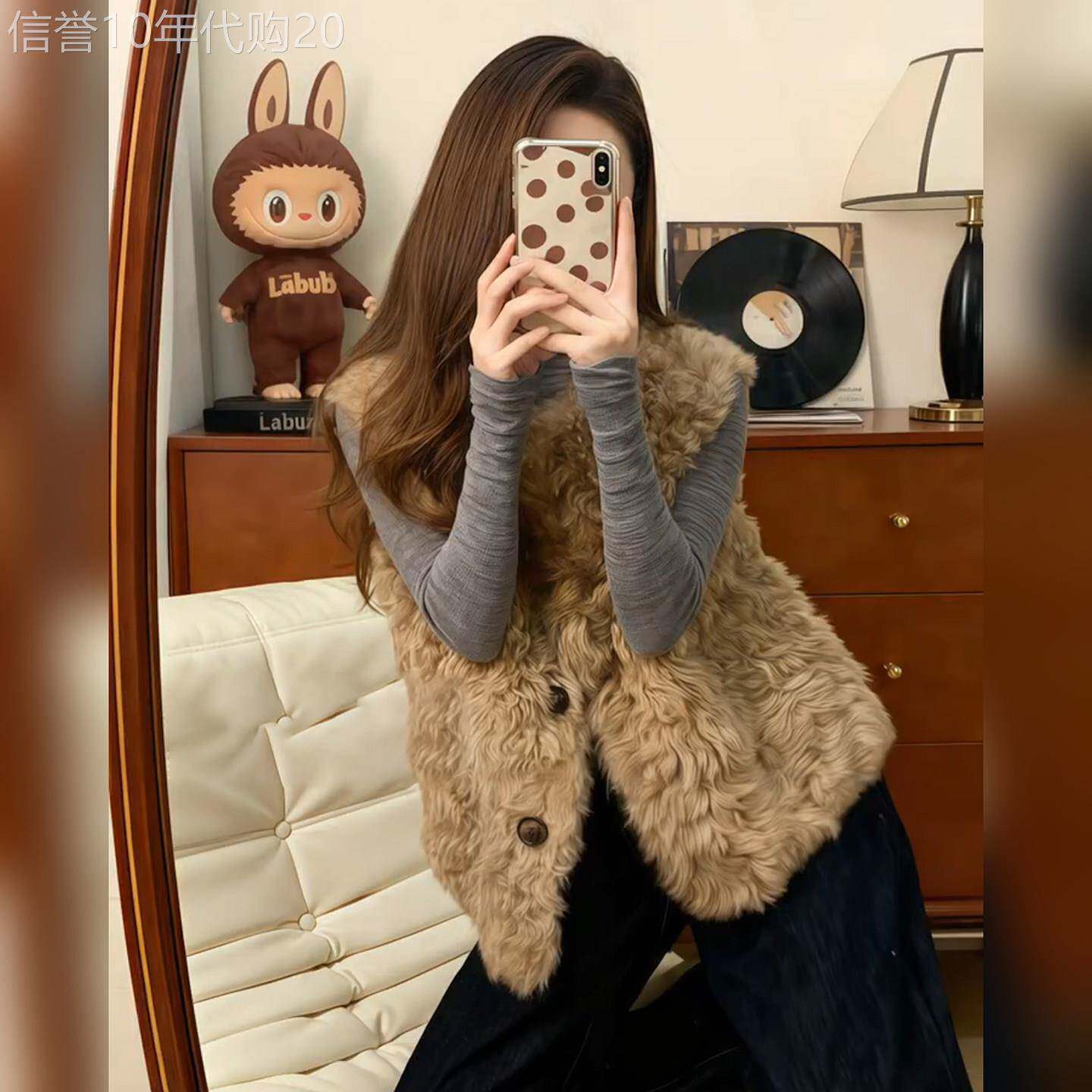 小个子巨好看的初冬厚款卡其色皮毛一体羊羔毛马甲毛毛外套女冬季