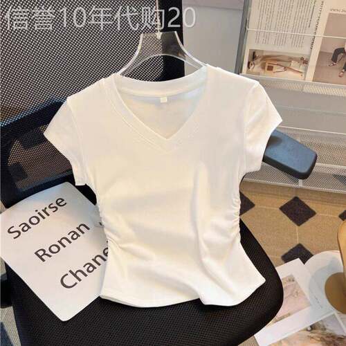 潮牌设计感正肩短袖t恤女夏季2026年新款洋派辣妹褶皱V领短款上衣