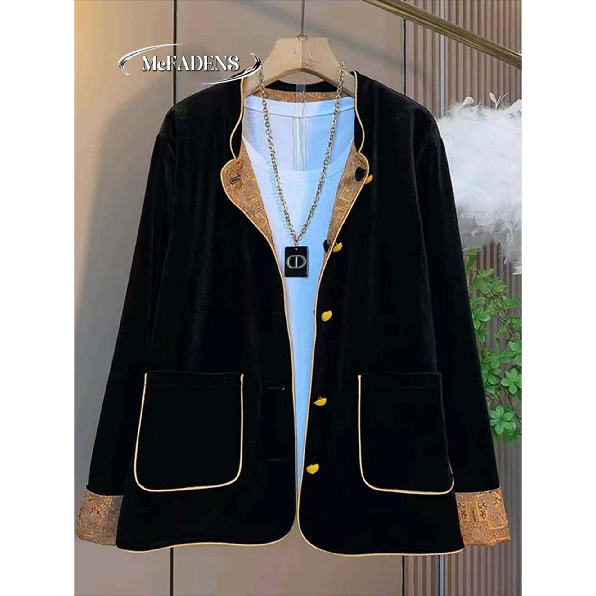 香港胖妹妹秋冬款高级感大码女装上衣爱心纽扣拼色袖丝绒国风外套