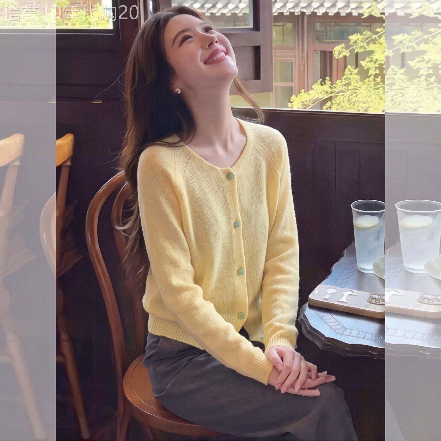 2026秋季新款法式圆领纽扣针织开衫女装黄色显瘦通勤穿搭毛衣上衣