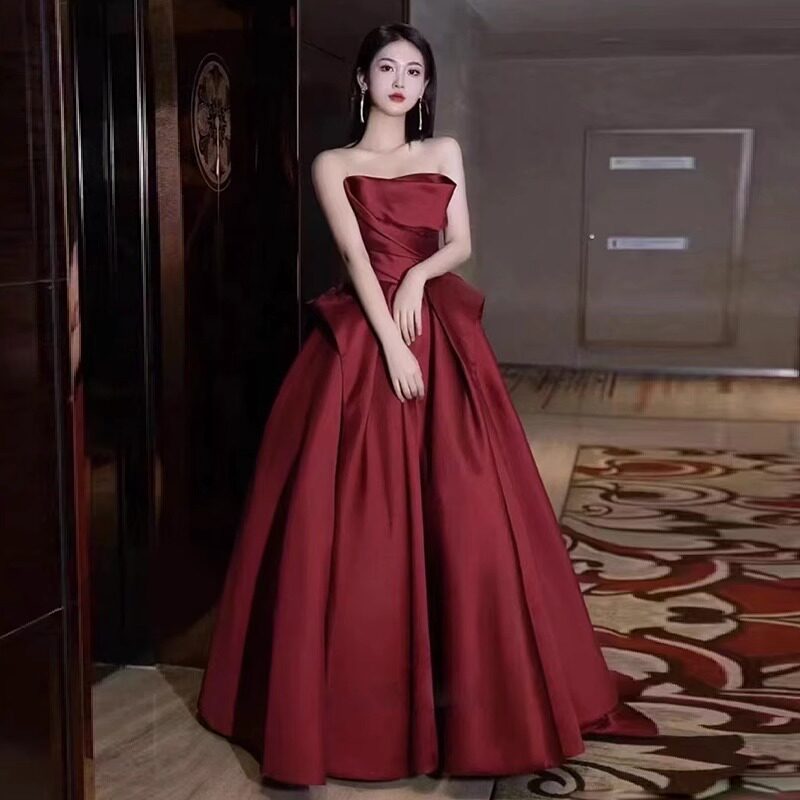 抹胸新娘敬酒服酒红色高级感2026新款缎布订婚结婚婚纱晚礼服长款