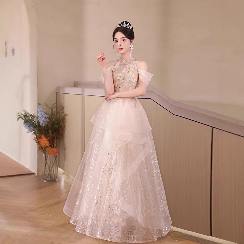 晚礼服2025新款轻奢小众挂脖无袖公主裙订婚敬酒服主持人成人图片