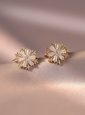 铜合金锆石耳饰 耳环小众高级感设通勤百搭小巧时尚雪花耳扣06514