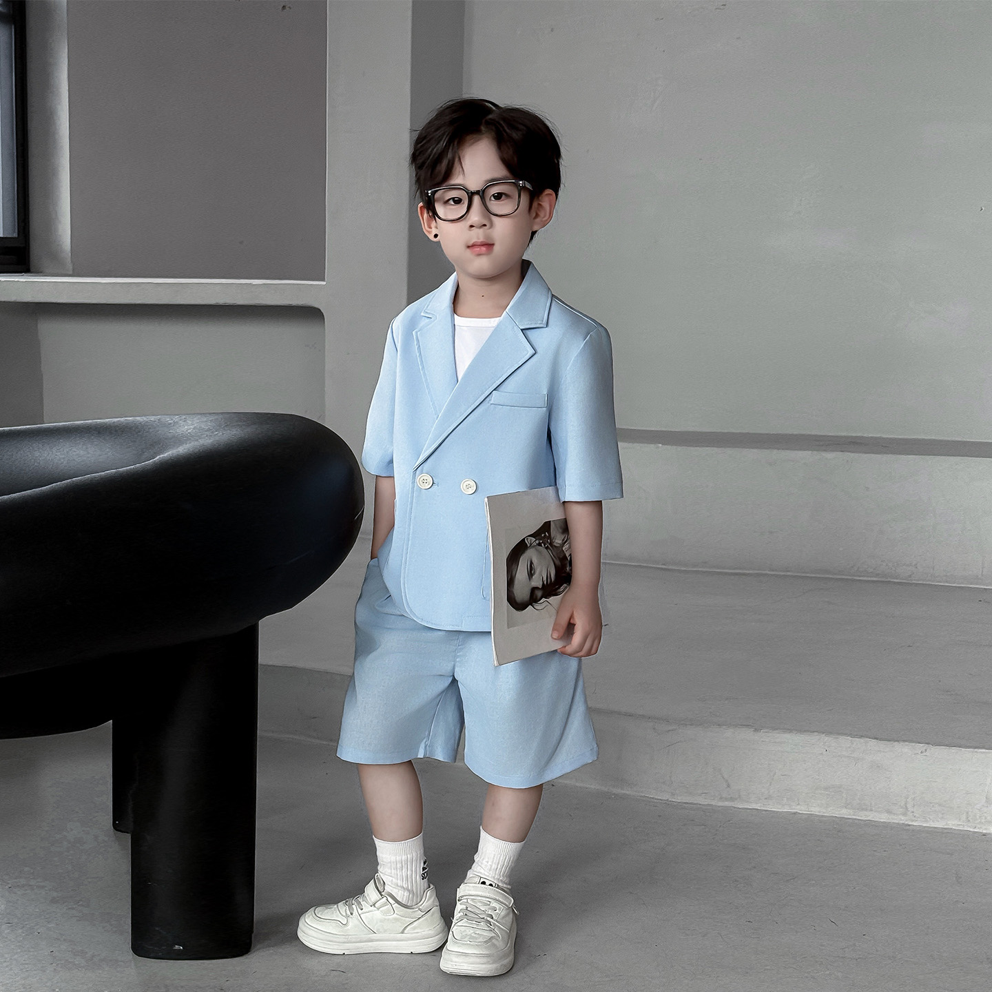 儿童小西装套装2025新款夏季高级感休闲短袖西服痞帅男童走秀演出