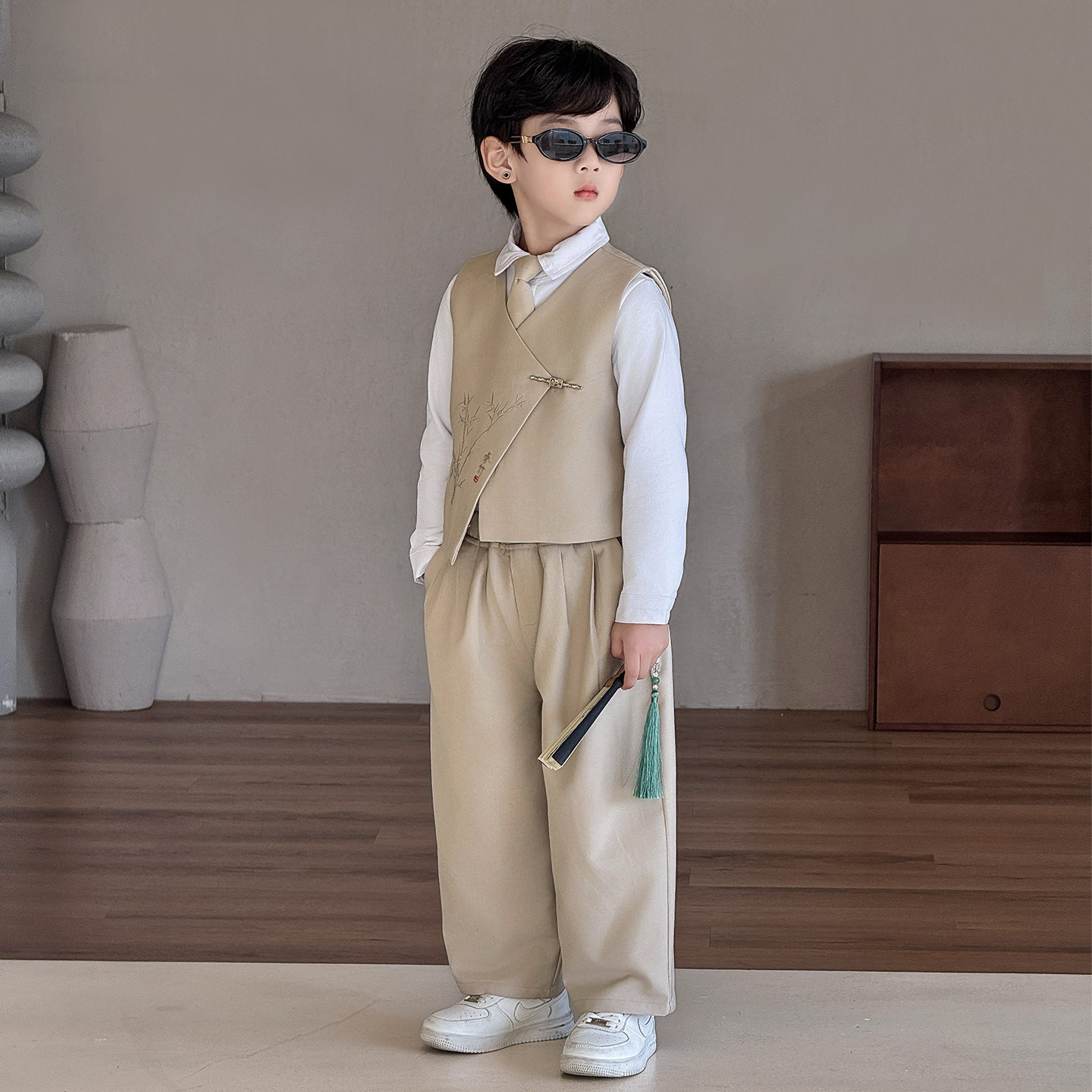 儿童秋冬西装套装花童元旦主持人礼服冬季加绒男孩演出服男童西服