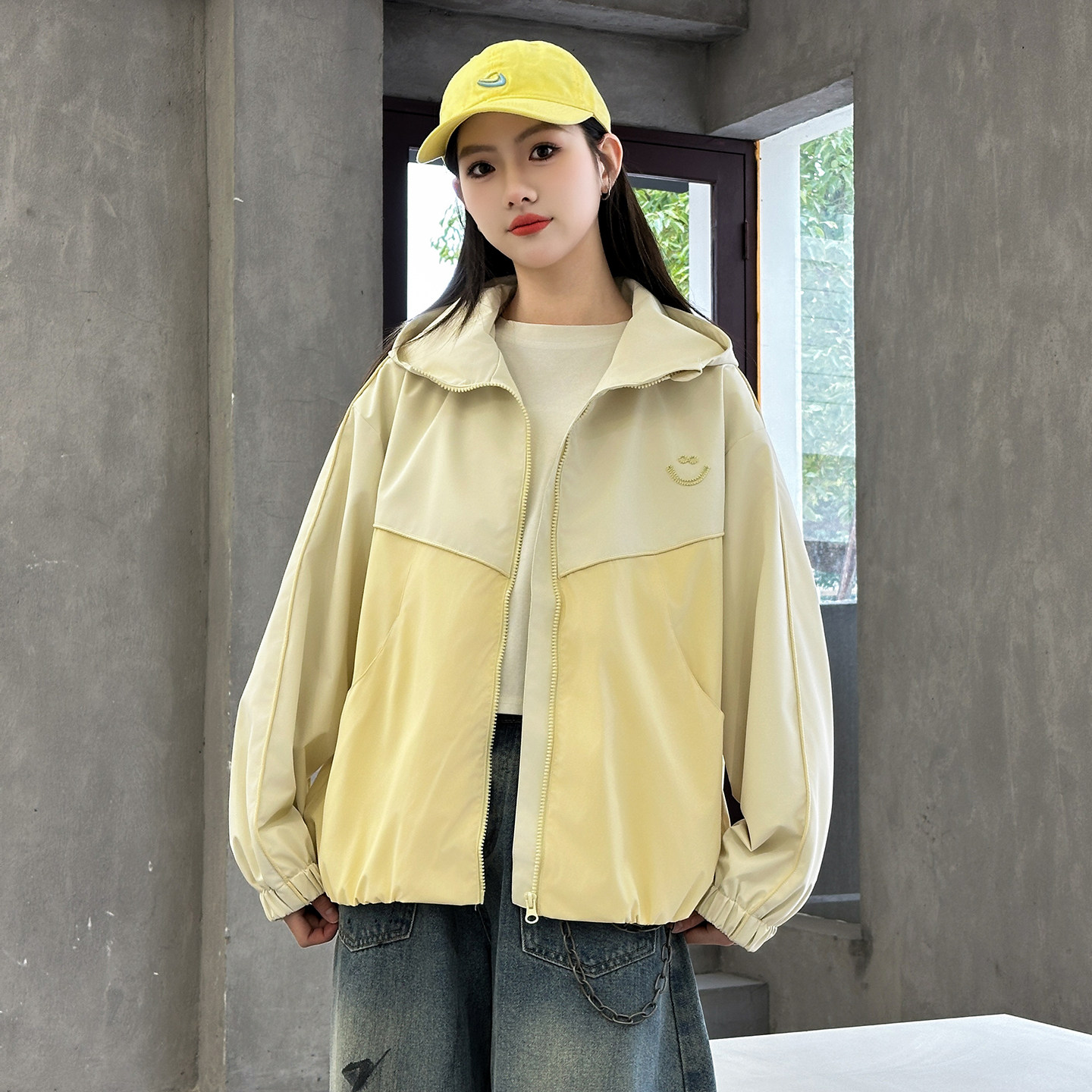 女大童春秋薄款连帽冲锋衣洋气图片