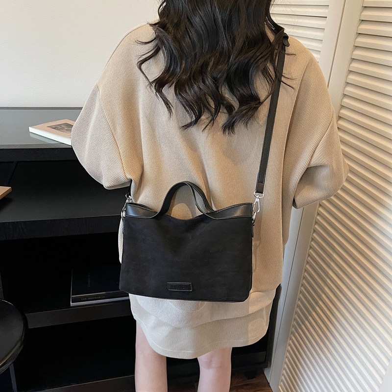 潮流百搭女士斜挎包多口袋时髦洋气通勤包便携新款休闲轻便单肩包,箱包皮具/热销女包/男包,托特包,淘宝优惠券,粉丝福利购,淘宝优惠卷