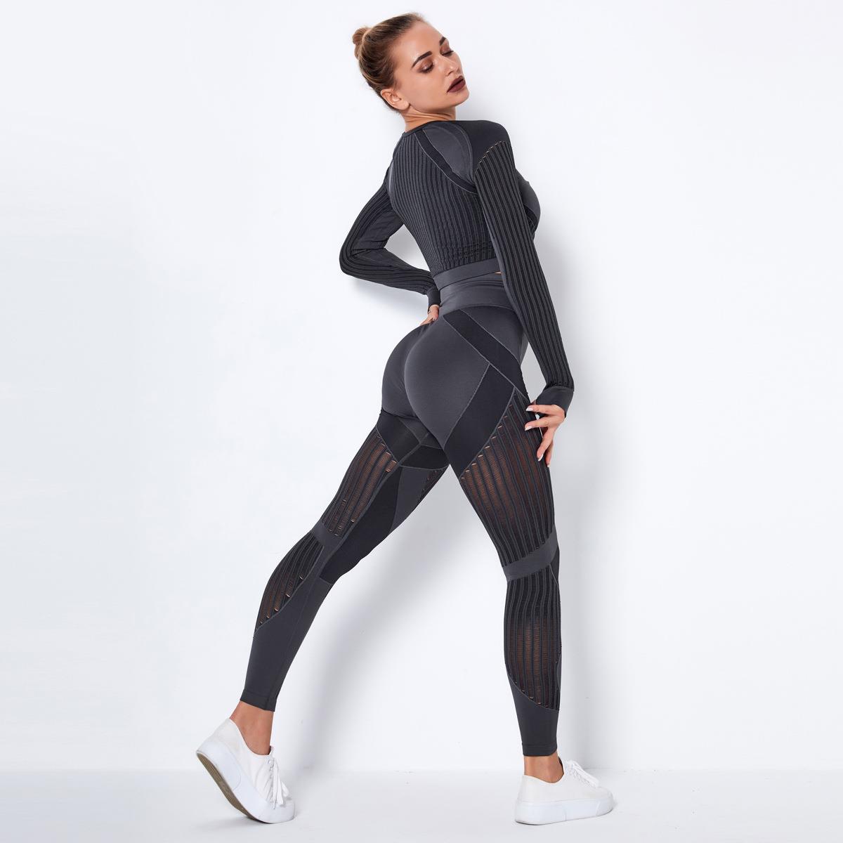 Knitted yoga suit set with striped hollow out running
