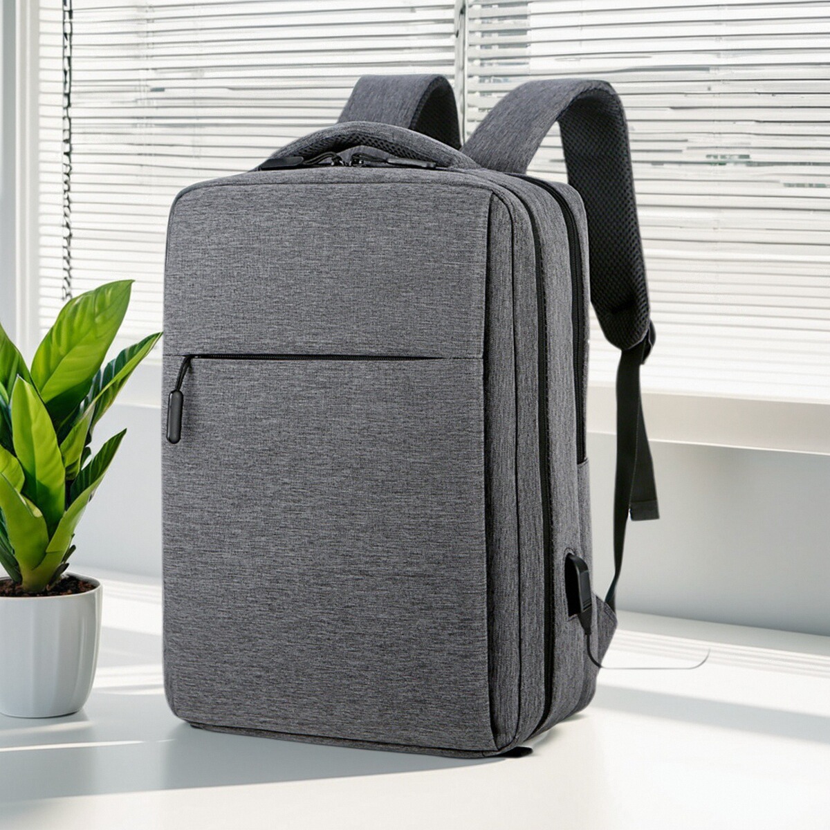 多隔层双肩电脑包防水防震大容量