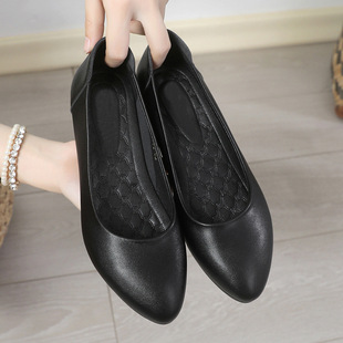Women middleaged elderly small leather shoes single shoes