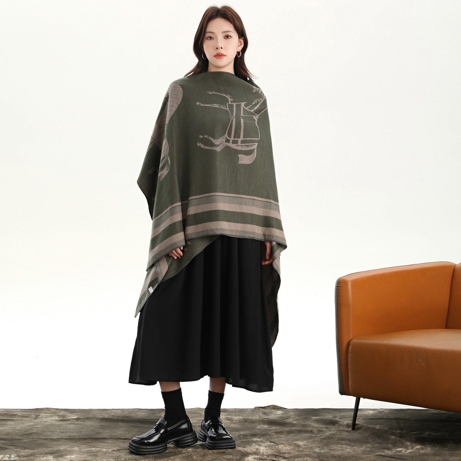 2025春秋季新款女士仿羊绒披肩斗篷原创简约百搭开衫外搭跨境外披