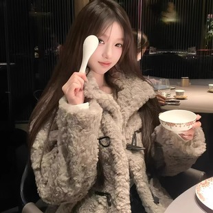 复古羊羔毛毛外套女款冬季牛角扣皮毛一体高级感时尚保暖皮草大衣