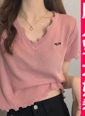 大码宽松遮肚子冰丝短袖t恤女设计感小众针织LV领上衣打底衫胖mm