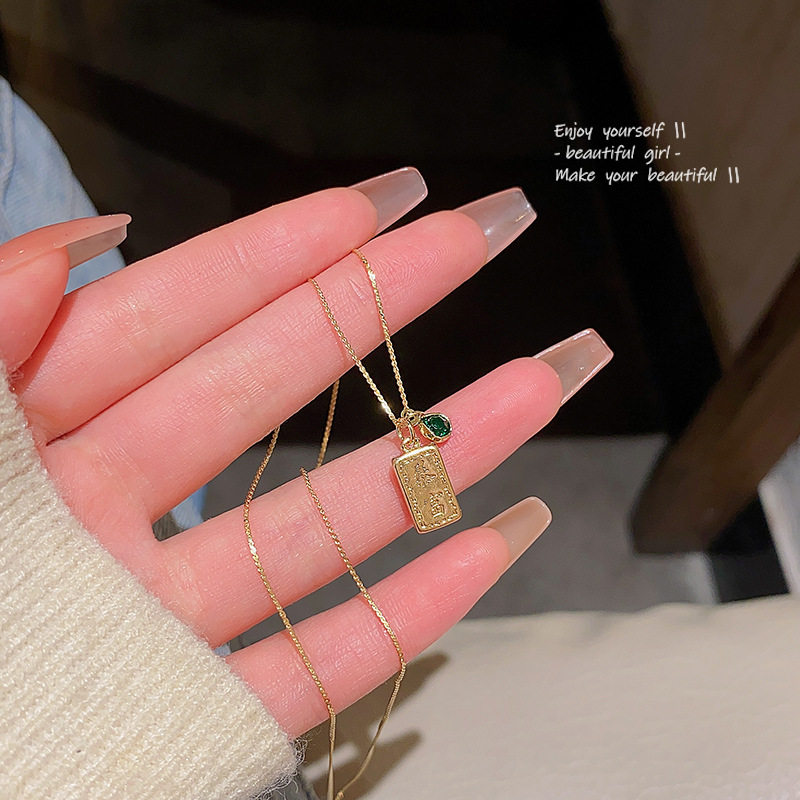 轻奢小众暴富小金砖项链女ins潮高级设计感祖母绿吊坠锁骨链颈链