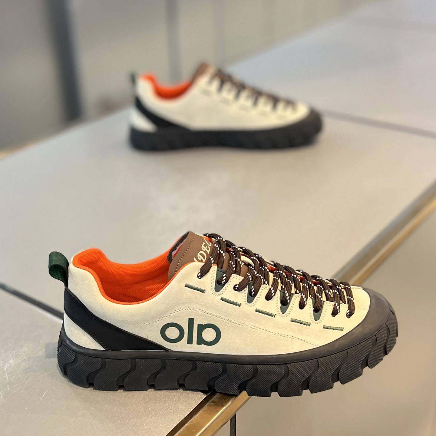 男鞋冬季真皮2025新款高级软底防滑板鞋百搭休闲鞋厚底增高阿甘鞋