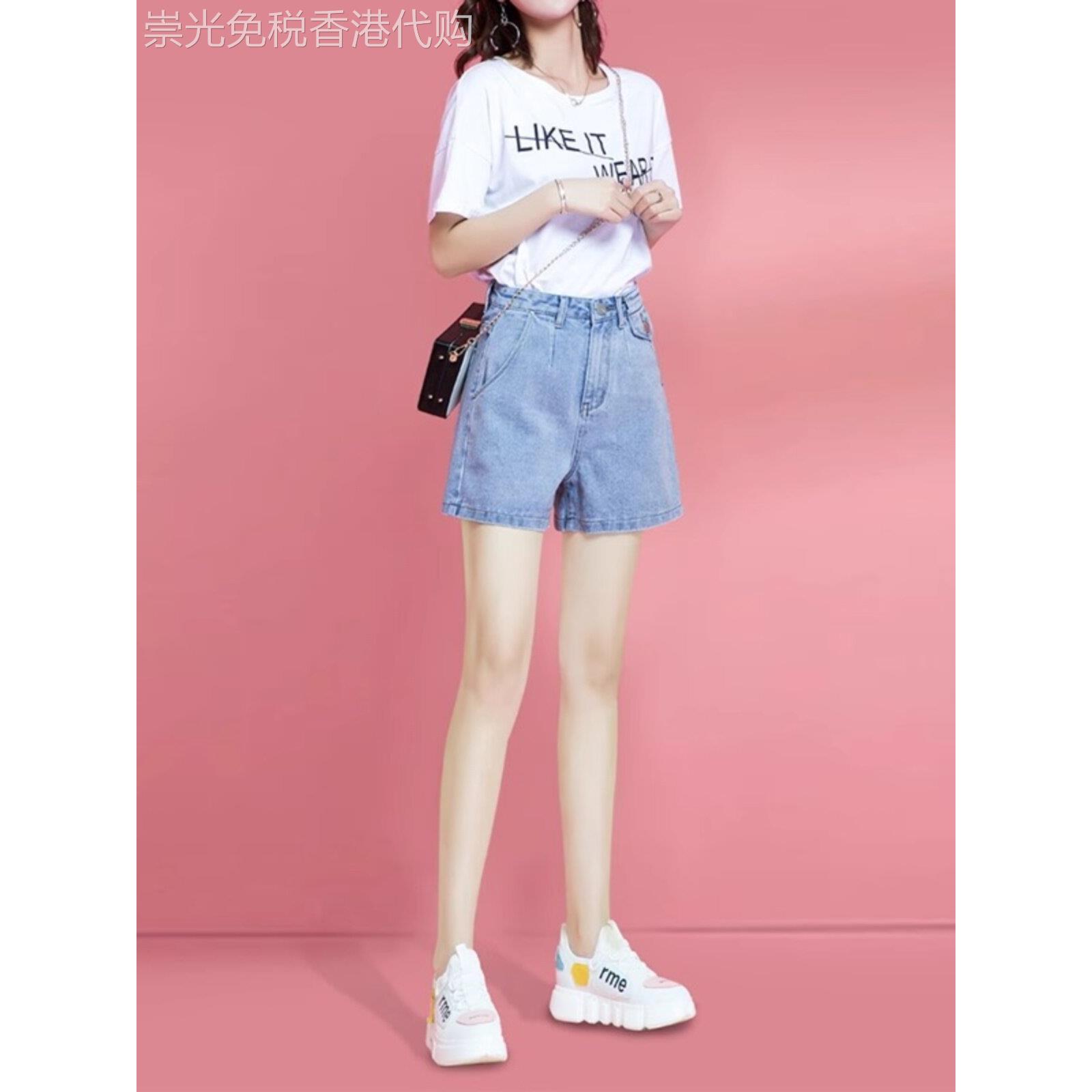 时尚品牌高腰牛仔短裤女性穿作为外套，宽松，薄，修身和多才多艺