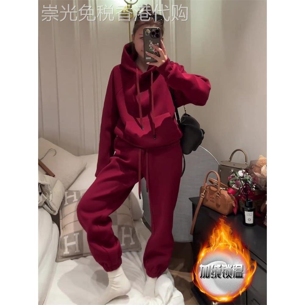 香港冬装搭配一整套加绒加厚红色连帽卫衣外套束脚休闲裤两件套女