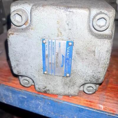 YUKEN  PVl2R2-65-FR PV2R1 液压叶片油泵全新发货