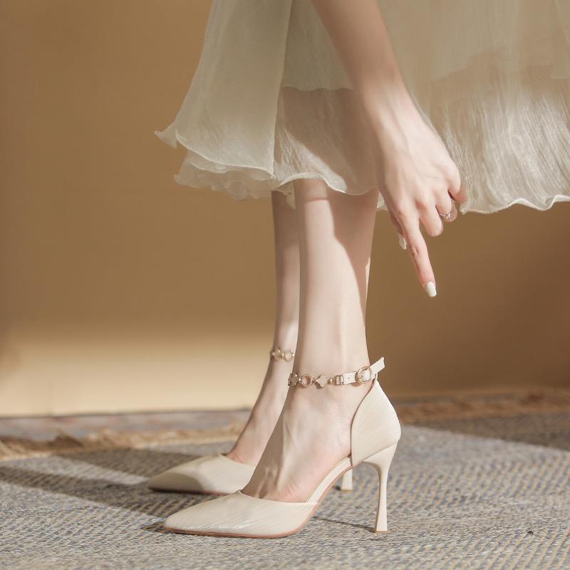 香港法式米白高跟鞋女2025夏季气质名媛一字扣绑带配裙子细跟凉鞋