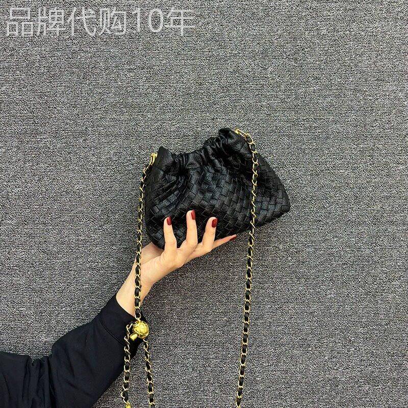 法国ZAMP链条迷你斜挎包包女2026新款高级休闲秋季小众单肩水桶包
