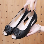 女外穿夏季 舒适中老年女鞋 妈妈鞋 夏天鱼嘴鞋 坡跟软底时尚 真皮凉鞋