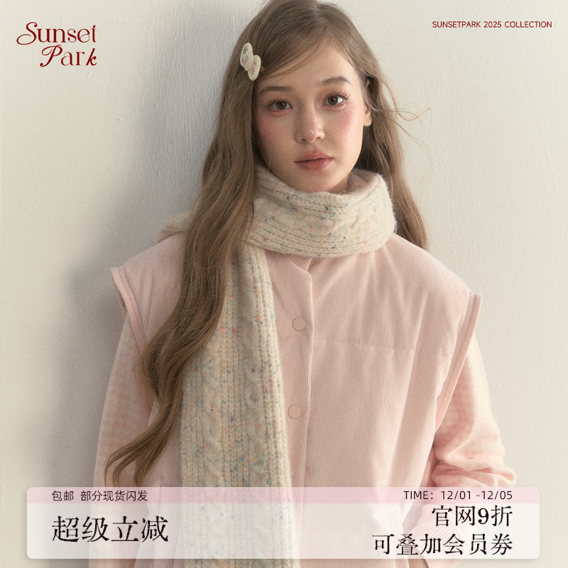 温暖的彩点羊毛围巾入冬搭配