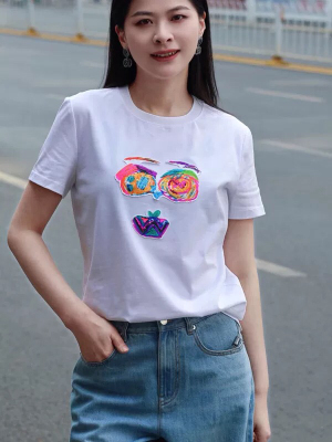 阿玛家官网女装2026夏季新款正品炫彩涂鸦笑脸印花短袖T恤530082