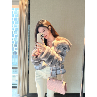 JustQin【奶猫初醒】2025新款冬装气质环保仿龙猫毛毛皮草外套女